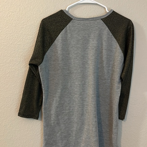 LuLaRoe gray 3/4 sleeve with gold sparkle on sleeves size M - Picture 5 of 5